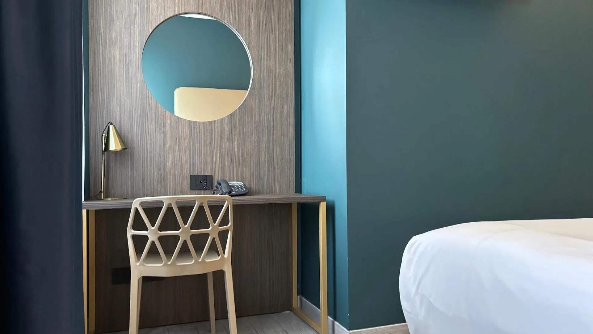 Esco Hotel Milano 2*,  Italia