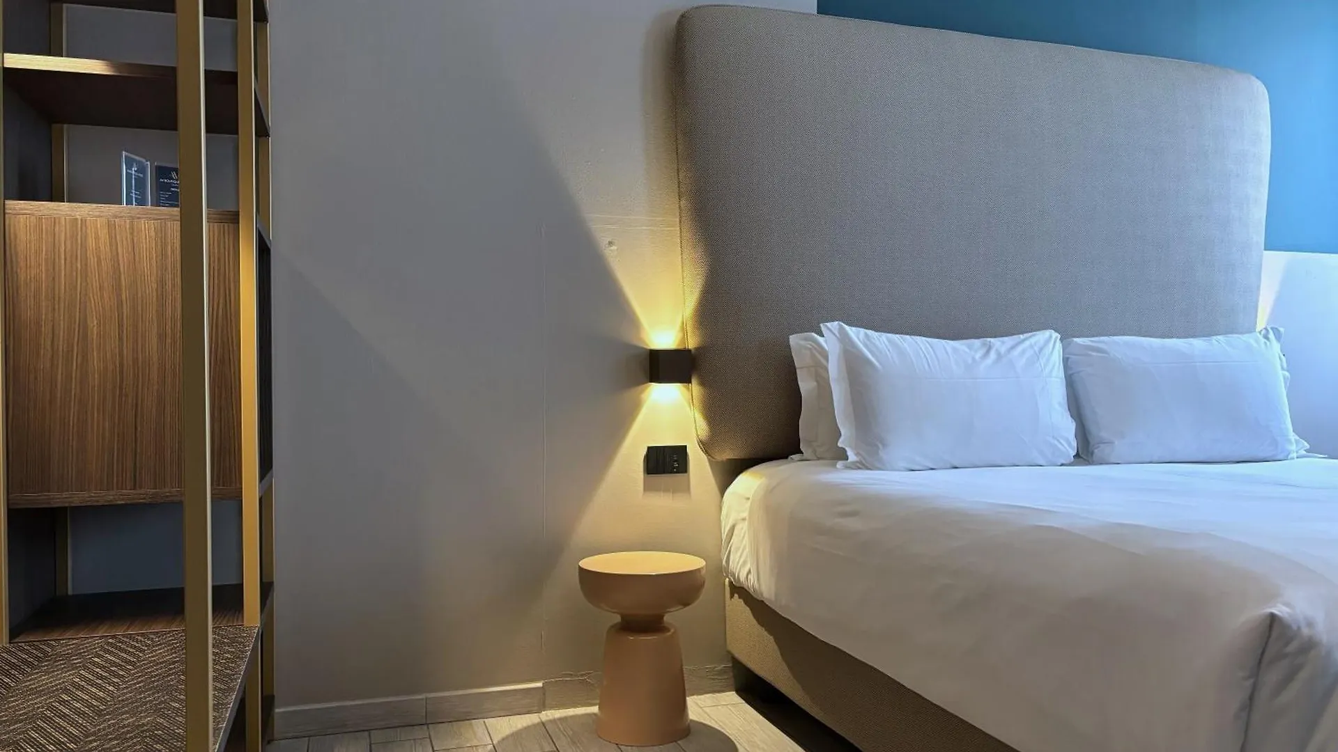 **  Esco Hotel Milano Italia