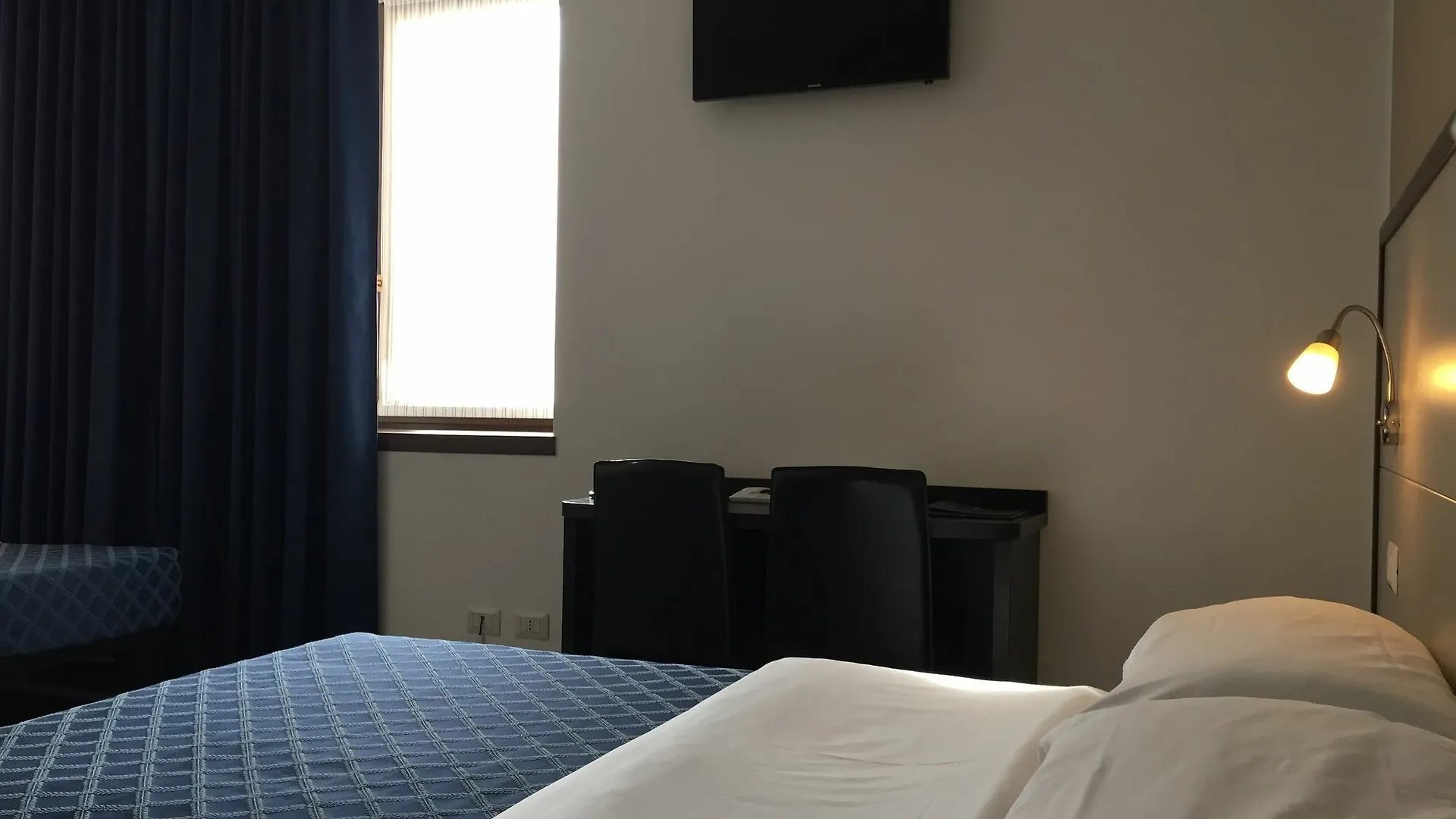 **  Esco Hotel Milano Italia