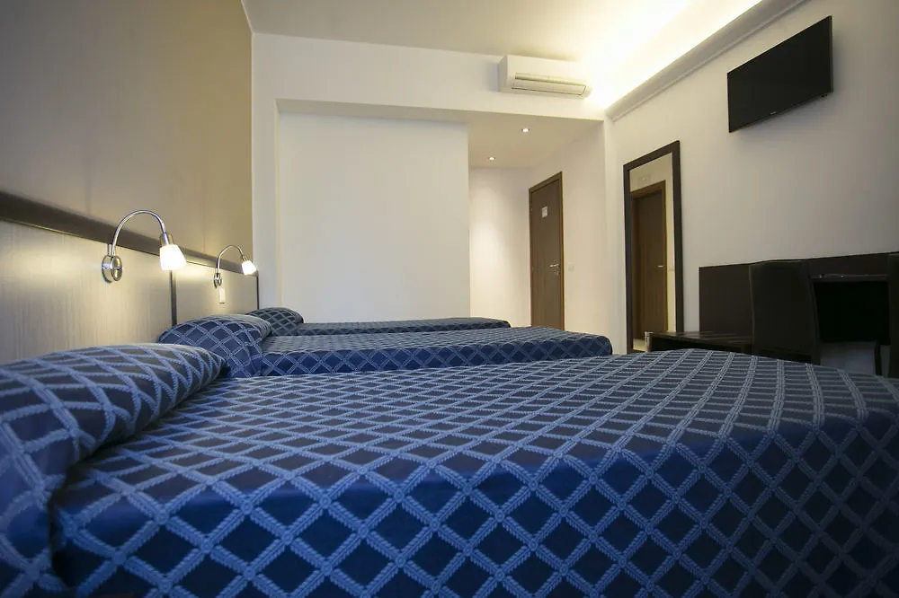 Av Hotel Milano  Милан
