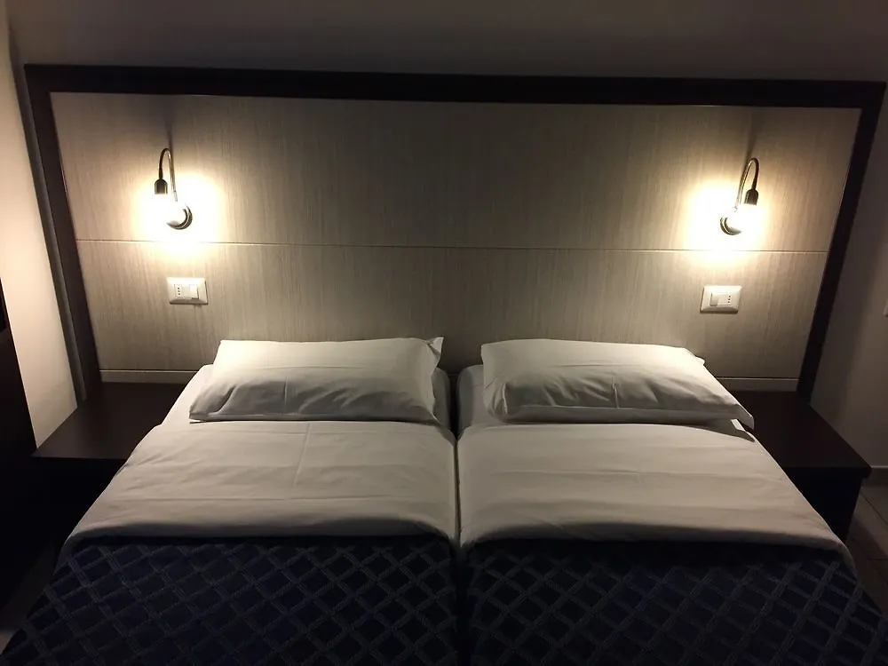Av Hotel Milano Италия