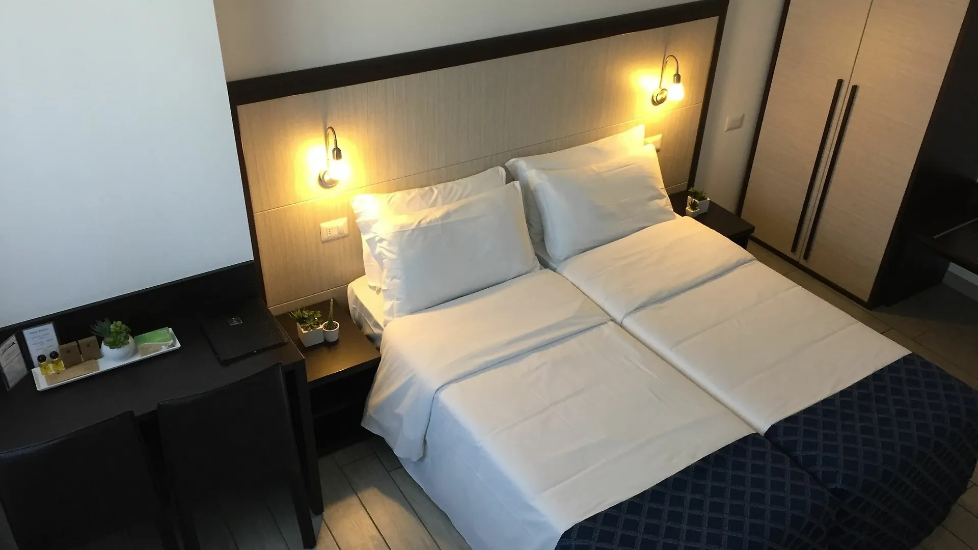 Av Hotel Milano Италия